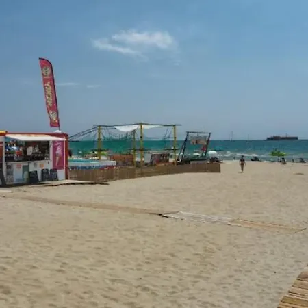 - Piscine - Parking - Proche Richelieu Appartement *