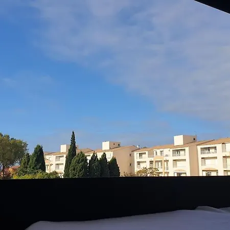 Agreable - Piscine - Parking - Proche Richelieu Apartment *