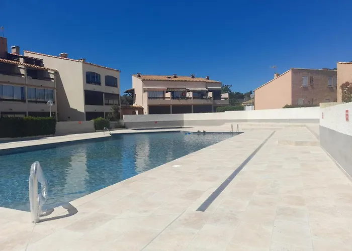 - Piscine - Parking - Proche Richelieu Appartement Agde