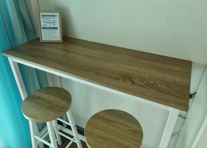 - Piscine - Parking - Proche Richelieu