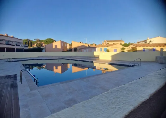 - Piscine - Parking - Proche Richelieu