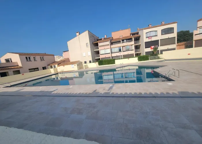 - Piscine - Parking - Proche Richelieu Appartement